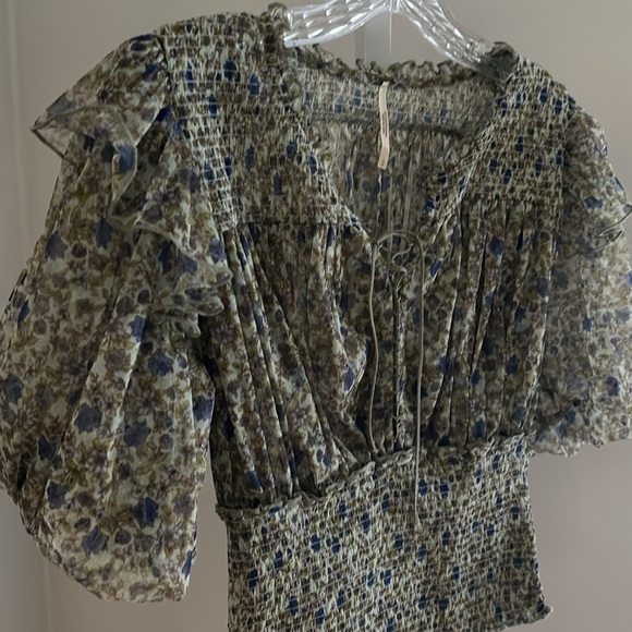 Free People Beatrice Floral Smocked Waist Top Size Smalll - Picture 5 of 6